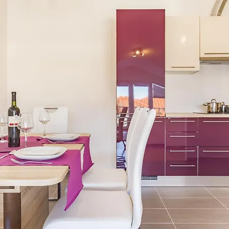 Apartment Villa Apartments Futura Vantacici
