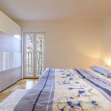 Villa Apartments Futura Apartment Vantacici