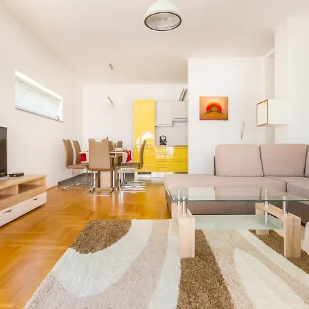 Villa Apartments Futura Apartmán *