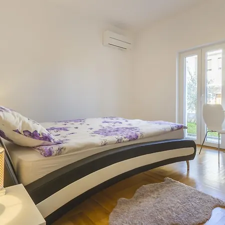 Villa Apartments Futura Apartmán
