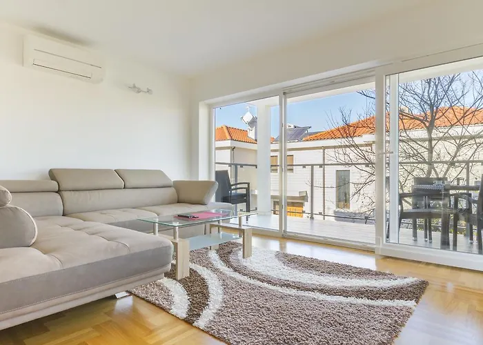 Futura Apartment Vantacici