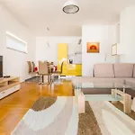 Villa Apartments Futura Apartmán *
