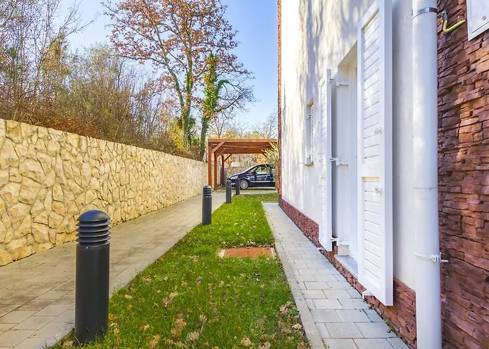 Villa Apartments Futura * Vantacici